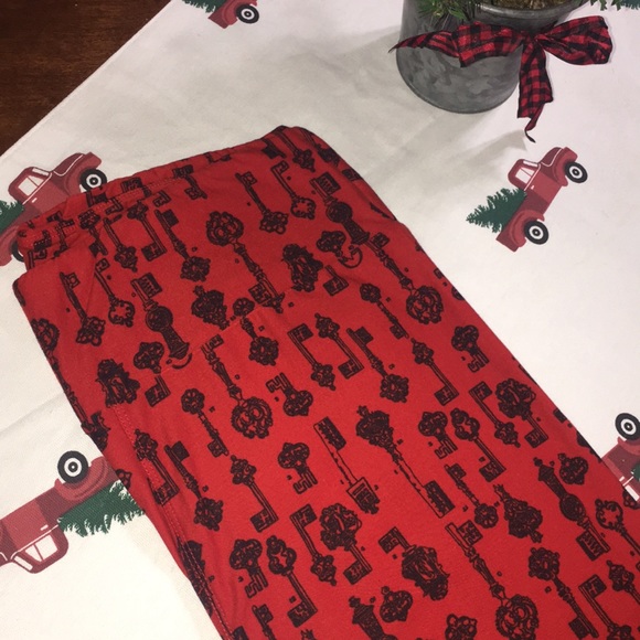 LuLaRoe Pants - 💥Price Firm💥BNWOT Tall and Curvy Lularoe Legging LuLaRoe Pants - 💥Price Firm💥BNWOT Tall and Curvy Lularoe Legging